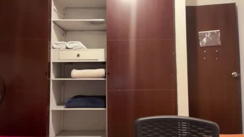 Snapshot of viajemos chatting on 04/06/26, 11:27 papichulo y mamichula online show from 04/06/26, 11:27