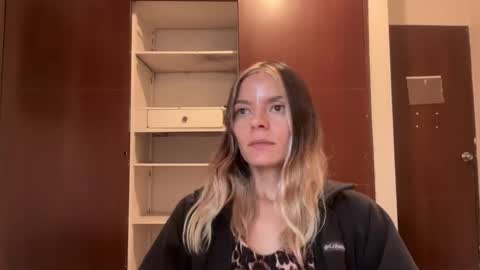 Snapshot of viajemos chatting on 04/13/26, 10:15 papichulo y mamichula online show from 04/13/26, 10:15