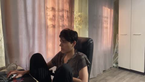 vialeras online show from 11/18/25, 03:45