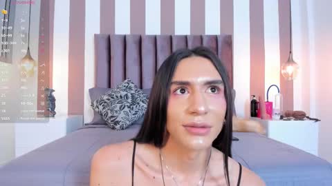 Snapshot of viannca__ chatting on 12/19/25, 08:38 Ariana online show from 12/19/25, 08:38