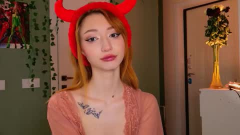 Snapshot of viaress chatting on 09/18/25, 05:37 VIARESS online show from 09/18/25, 05:37