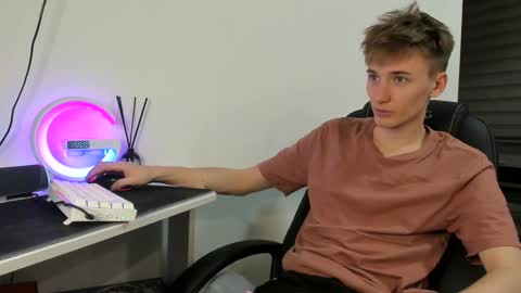 Snapshot of vibemygirl chatting on 12/04/24, 12:47 vibemygirl online show from 12/04/24, 12:47