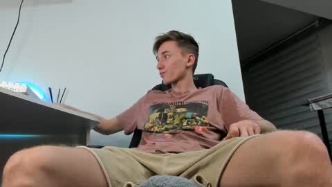 Snapshot of vibemygirl chatting on 12/10/24, 10:49 vibemygirl online show from 12/10/24, 10:49