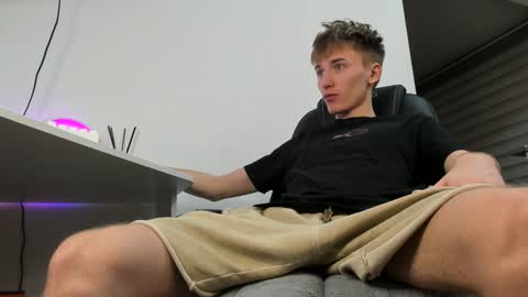 Snapshot of vibemygirl chatting on 12/13/24, 12:28 vibemygirl online show from 12/13/24, 12:28