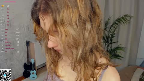 Snapshot of vibes_of_joy chatting on 12/19/24, 08:44 Mikky online show from 12/19/24, 08:44