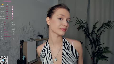 Snapshot of vibes_of_joy chatting on 12/29/24, 07:43 Mikky online show from 12/29/24, 07:43