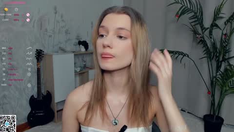 Snapshot of vibes_of_joy chatting on 12/30/24, 08:25 Mikky online show from 12/30/24, 08:25