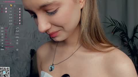 Snapshot of vibes_of_joy chatting on 12/30/24, 11:28 Mikky online show from 12/30/24, 11:28