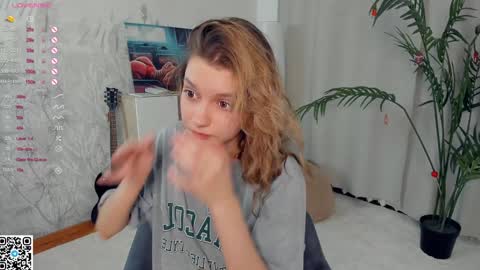 Snapshot of vibes_of_joy chatting on 01/15/25, 02:17 Mikky online show from 01/15/25, 02:17