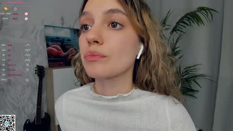 Snapshot of vibes_of_joy chatting on 02/02/25, 11:08 Mikky online show from 02/02/25, 11:08