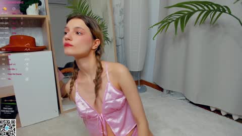 Snapshot of vibes_of_joy chatting on 02/04/25, 07:07 Mikky online show from 02/04/25, 07:07