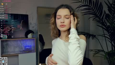 Snapshot of vibes_of_joy chatting on 02/07/25, 06:03 Mikky online show from 02/07/25, 06:03