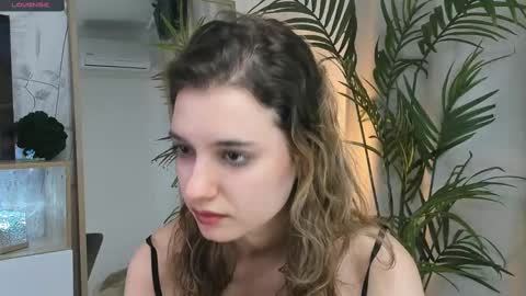 Snapshot of vibes_of_joy chatting on 02/28/25, 11:25 Mikky online show from 02/28/25, 11:25