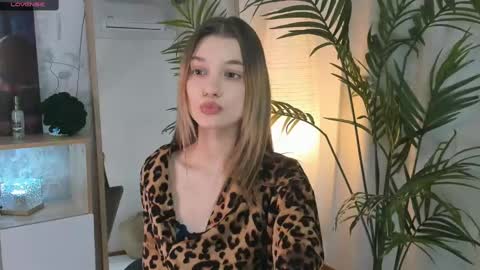 Snapshot of vibes_of_joy chatting on 03/07/25, 07:08 Mikky online show from 03/07/25, 07:08