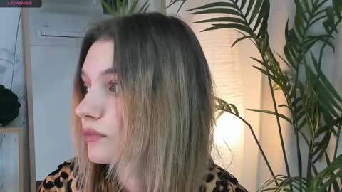 Snapshot of vibes_of_joy chatting on 03/07/25, 11:07 Mikky online show from 03/07/25, 11:07