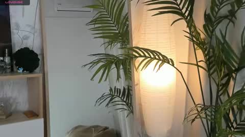 Snapshot of vibes_of_joy chatting on 03/09/25, 06:06 Mikky online show from 03/09/25, 06:06