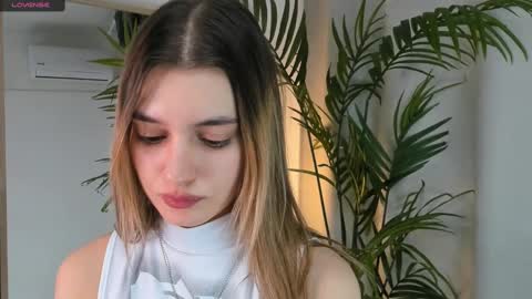 Snapshot of vibes_of_joy chatting on 03/10/25, 07:10 Mikky online show from 03/10/25, 07:10