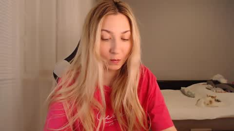 Snapshot of vibezgirl chatting on 12/16/24, 06:27 Amelia online show from 12/16/24, 06:27