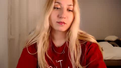 Snapshot of vibezgirl chatting on 03/10/25, 08:34 Amelia online show from 03/10/25, 08:34