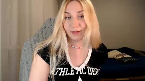 Snapshot of vibezgirl chatting on 09/16/25, 07:15 Amelia online show from 09/16/25, 07:15