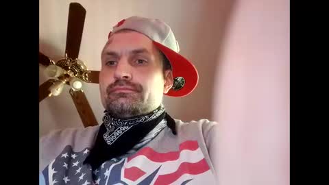 Snapshot of viciouzz1 chatting on 11/27/25, 05:37 viciouzz1 online show from 11/27/25, 05:37