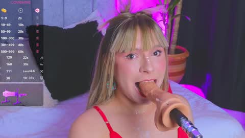 Snapshot of vicky_hot_x chatting on 12/18/24, 11:51        online show from 12/18/24, 11:51