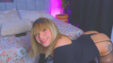 Snapshot of vicky_hot_x chatting on 01/07/25, 09:46        online show from 01/07/25, 09:46