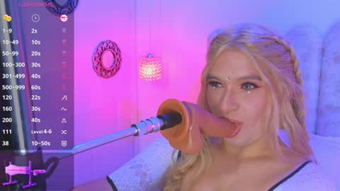 Snapshot of vicky_hot_x chatting on 02/02/25, 01:34        online show from 02/02/25, 01:34