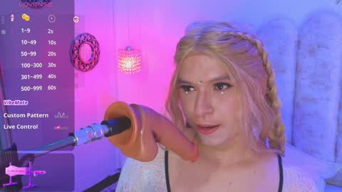 Snapshot of vicky_hot_x chatting on 02/02/25, 04:37        online show from 02/02/25, 04:37