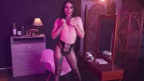 Snapshot of vicky_hot_x chatting on 02/15/25, 09:37        online show from 02/15/25, 09:37