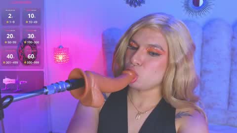 Snapshot of vicky_hot_x chatting on 02/17/25, 12:43        online show from 02/17/25, 12:43