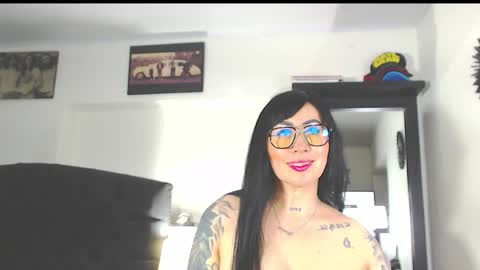 Vicky  online show from 10/01/25, 11:05