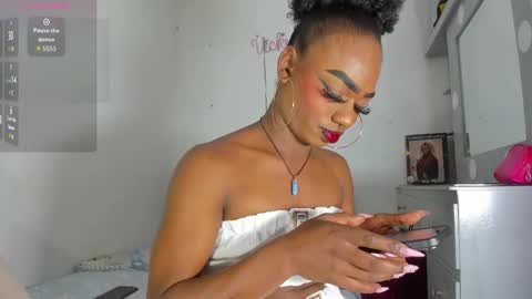 vicky manuela online show from 12/19/25, 04:41