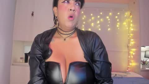 Snapshot of vicky_ruiz chatting on 01/14/26, 12:44 V I C K Y online show from 01/14/26, 12:44