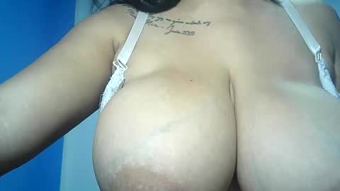 Snapshot of vickyblush8 chatting on 11/04/25, 04:50 vickyblush8 online show from 11/04/25, 04:50