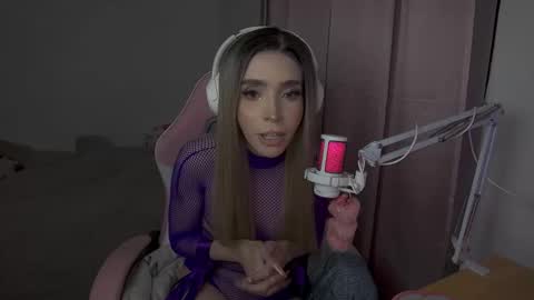 Snapshot of vickydoll28 chatting on 01/05/25, 03:32 vickydoll28 online show from 01/05/25, 03:32