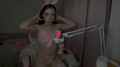 Snapshot of vickydoll28 chatting on 01/06/25, 05:52 vickydoll28 online show from 01/06/25, 05:52