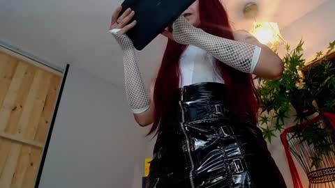 Victoria   online show from 12/18/24, 03:00