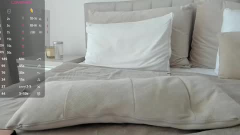 Snapshot of vickystonee chatting on 11/22/25, 10:14 Victoria online show from 11/22/25, 10:14