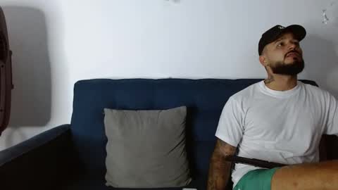 Snapshot of vicno_couple chatting on 04/14/26, 02:17 david and emma online show from 04/14/26, 02:17