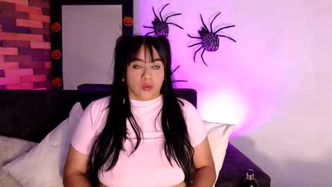 Victoria Serna  online show from 10/05/25, 02:15