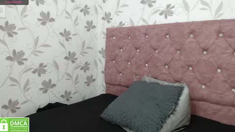 Snapshot of victoria017 chatting on 12/23/24, 02:56 Victoria online show from 12/23/24, 02:56