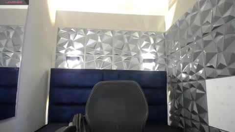 Snapshot of victoria017 chatting on 09/22/25, 02:52 Victoria online show from 09/22/25, 02:52