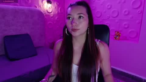 Victoria  online show from 11/25/25, 04:12