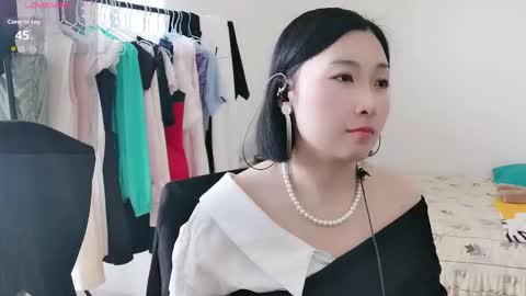 Snapshot of victoria991 chatting on 09/17/25, 02:13 victoria991 online show from 09/17/25, 02:13