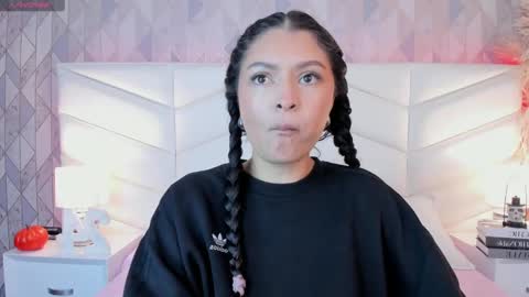 Snapshot of victoria___jonnes chatting on 10/05/25, 12:25 victoria___jonnes online show from 10/05/25, 12:25