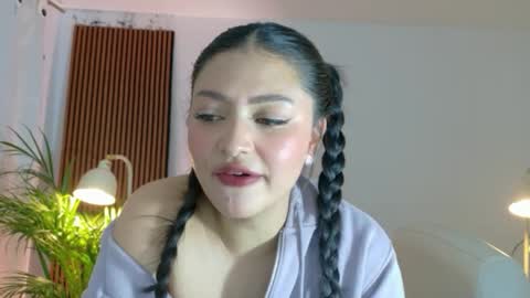 Snapshot of victoria___moon chatting on 05/11/26, 02:45 victoria online show from 05/11/26, 02:45