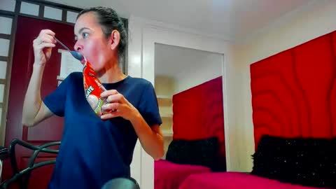 Victoria  grey  online show from 05/29/26, 09:13