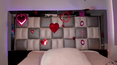 Snapshot of victoria__js_ chatting on 02/17/25, 01:32 Victoria online show from 02/17/25, 01:32