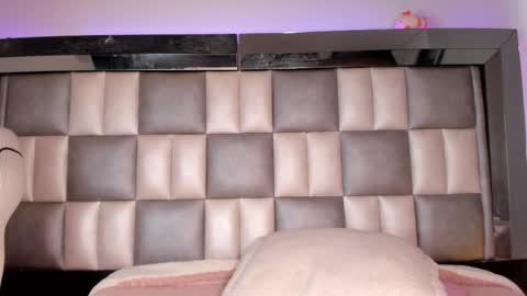 Snapshot of victoria__js_ chatting on 02/27/25, 01:38 Victoria online show from 02/27/25, 01:38